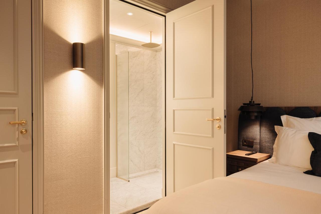 Hotel 717 Amszterdam Kültér fotó A wall-mounted light