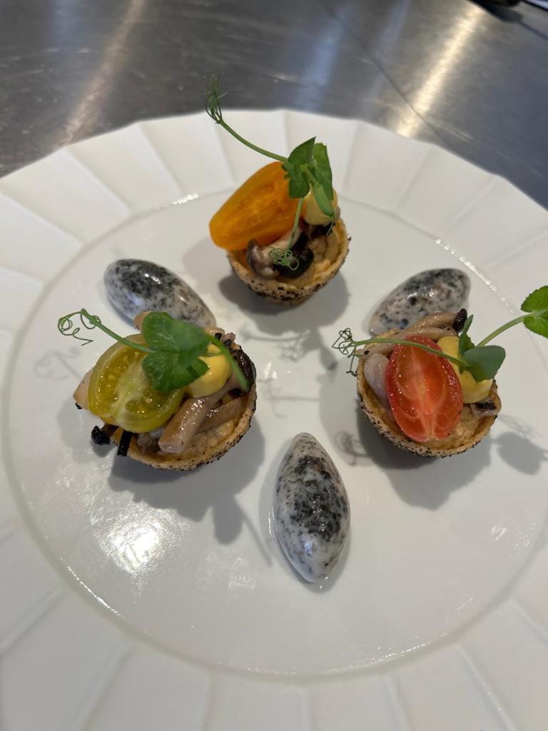 Hotel 717 Amszterdam Kültér fotó Quail egg canapés