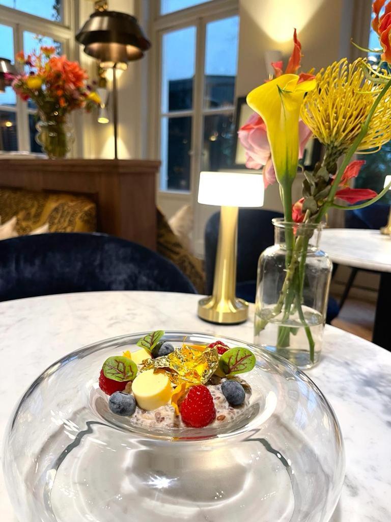 Hotel 717 Amszterdam Kültér fotó A fruit salad